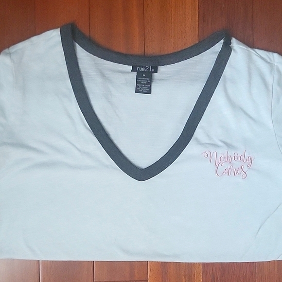 Rue21 Short Sleeve T-Shirt - Picture 5 of 6